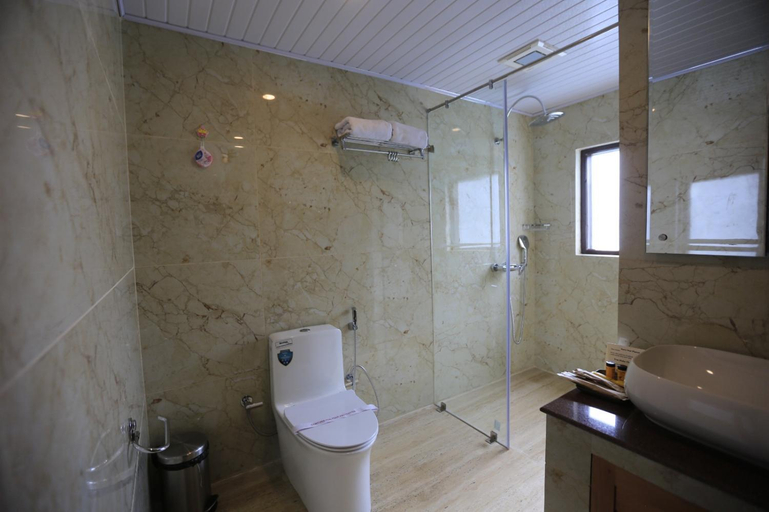 Bathroom 4, Phuntsho Khangsar Hotel, Chang