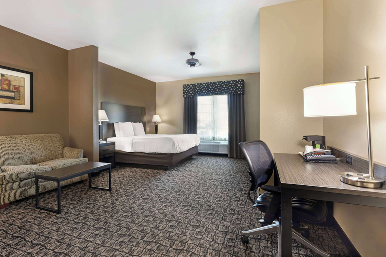 Bedroom 4, Best Western Carthage Inn & Suites, Panola
