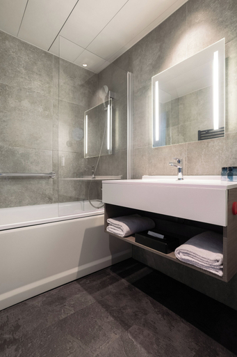 Bathroom 5, Big Sky Hotel & Spa, Haute-Savoie