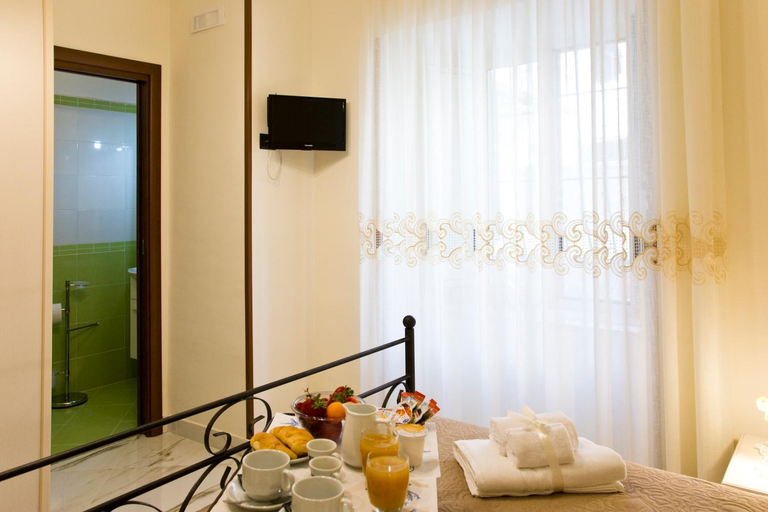 Others 5, B&B Serena, Napoli
