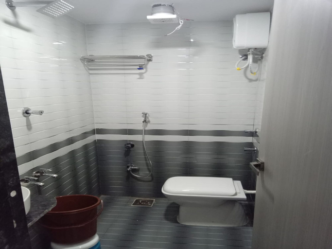 Bathroom 2, Balaji Inn Hotel, Surat