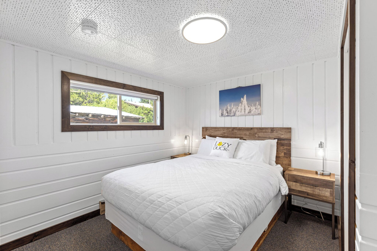 Bedroom 4, The Lazy Duck Inn, Gallatin