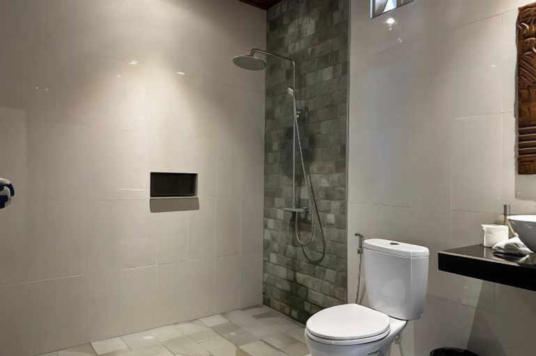 Bathroom 10