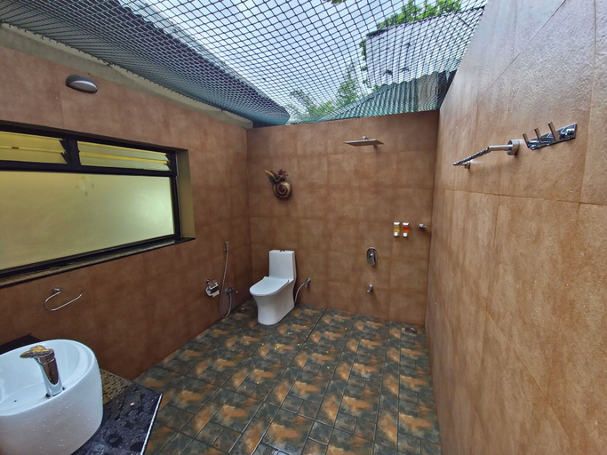 Bathroom 10