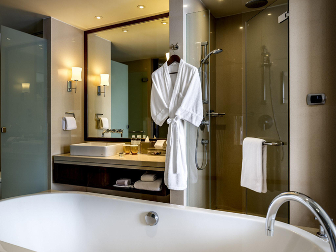 Bathroom 25