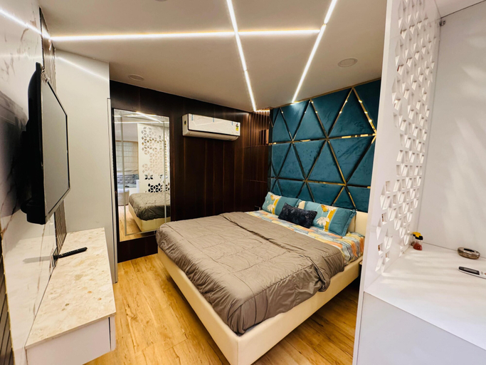 Room 3, Home Escape Elite 1BHK Penthouse, Ujjain