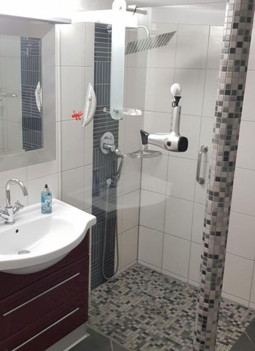 Bathroom 5, Lighthouse View Modern Retreat, Rostock