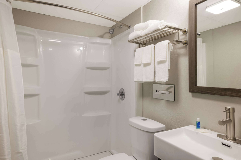 Bathroom 4, Suburban Studios Milwaukee Airport, Milwaukee