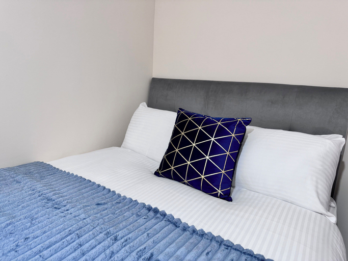 Bedroom 2, The Rich Living Apartment, Manchester