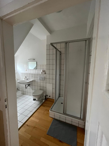 Bathroom 5, Doppelzimmer-Bad-Kuhlschrank-Tv-19, Gifhorn