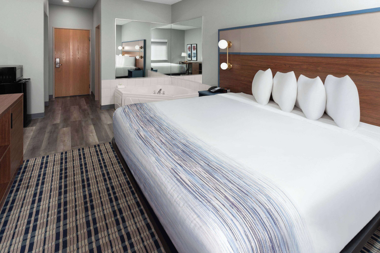 Bedroom 4, AmericInn by Wyndham Eagle River Downtown, Vilas