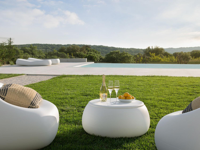Others 5, Villa in Pula with Pool near Roman Ruins, Pula