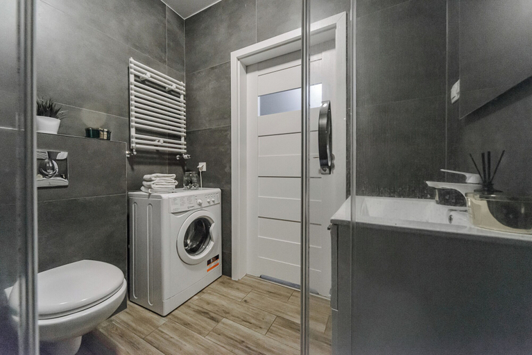 Bathroom 3, Lumina modern studio with balcony, Łódź
