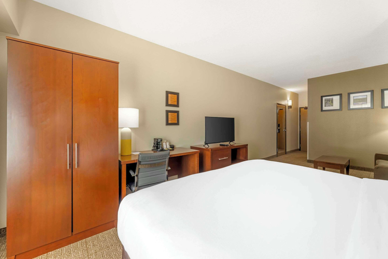 Bedroom 3, Comfort Suites Near Vancouver Mall, Clark