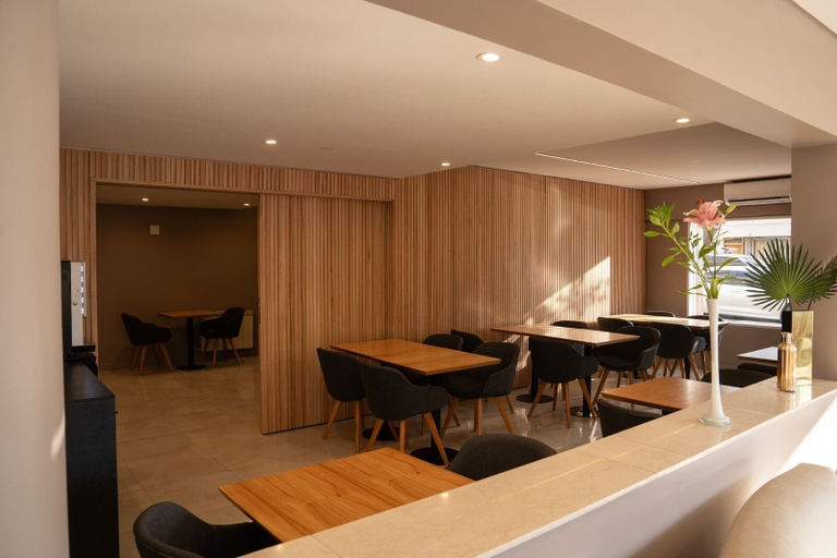 Food & Drinks 5, Urbana Suites, Capital