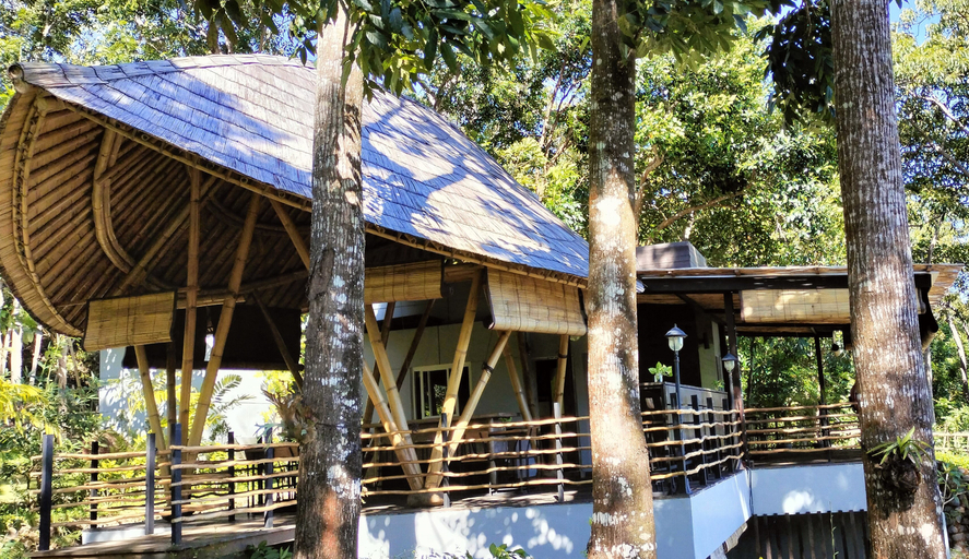 Exterior & Views, La Quoriena Botanical Villa & Cafe', West Manggarai