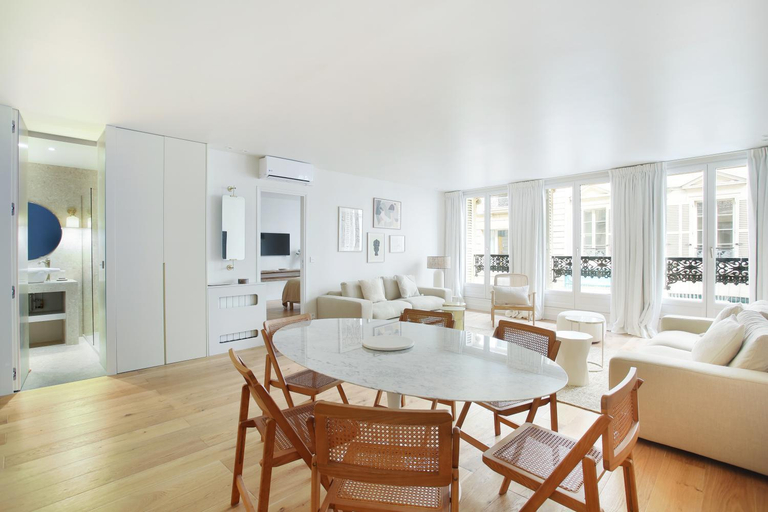 Others 5, Residence in the center of Paris by Studio prestige, Paris