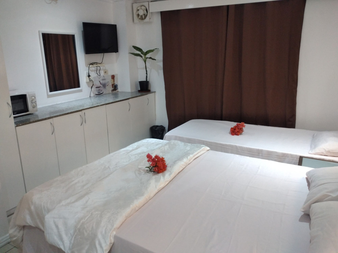 Bedroom 2, Nadi Airport Transit Hotel, Ba