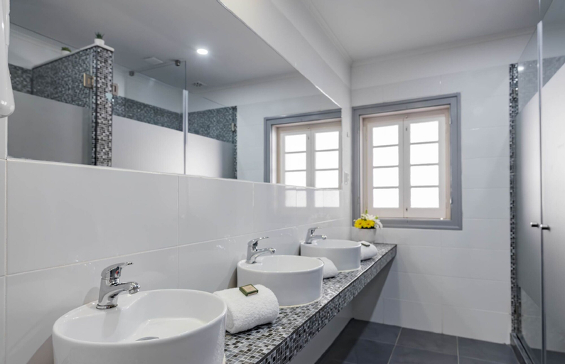 Bathroom 7