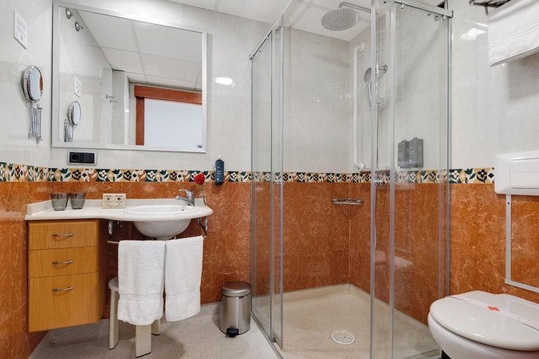 Bathroom 5, Hotel Daniya Denia, Alicante