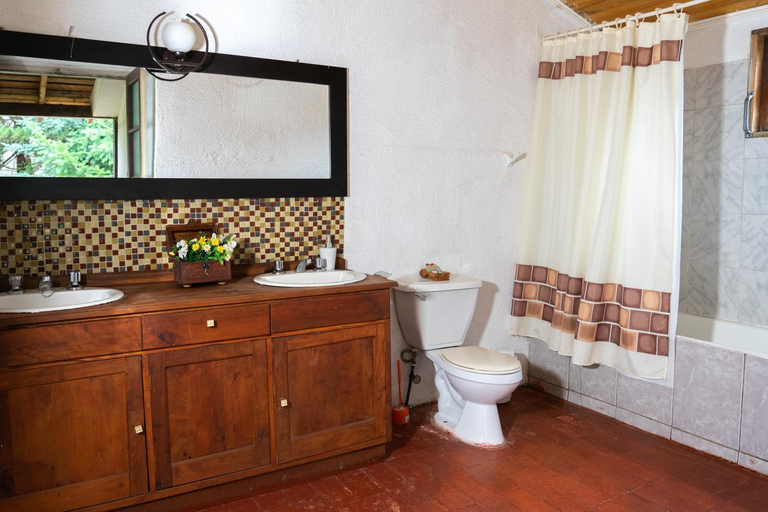 Bathroom 2, La Casa de Adobe Natural y Mas, Ñuble