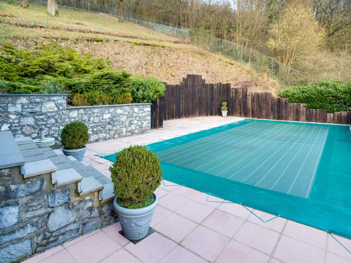 Sport & Beauty 4, Luxury Pool Villa in Sosoye, Namur