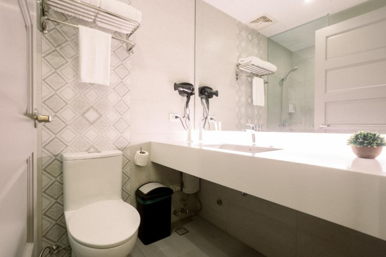 Bathroom 4, Allure Hotel & Suites, Mandaue City