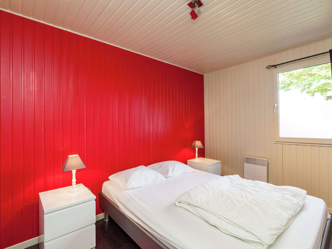 Bedroom 4, Luxurious Bungalow in Bullange with Hot Tub, Liège