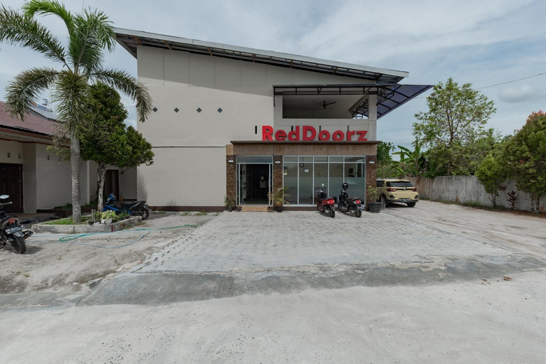 Exterior & Views 2, Urbanview Hotel Diamond Malai Permata near Universitas Palangkaraya by RedDoorz, Palangkaraya