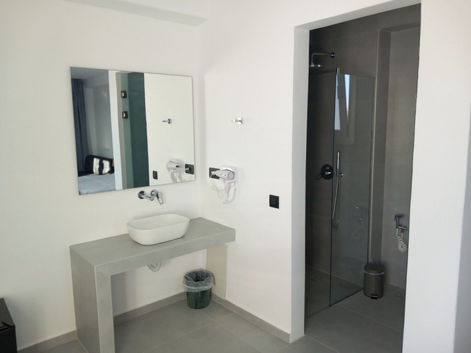 Bathroom 5, The Blue of Mykonos, South Aegean