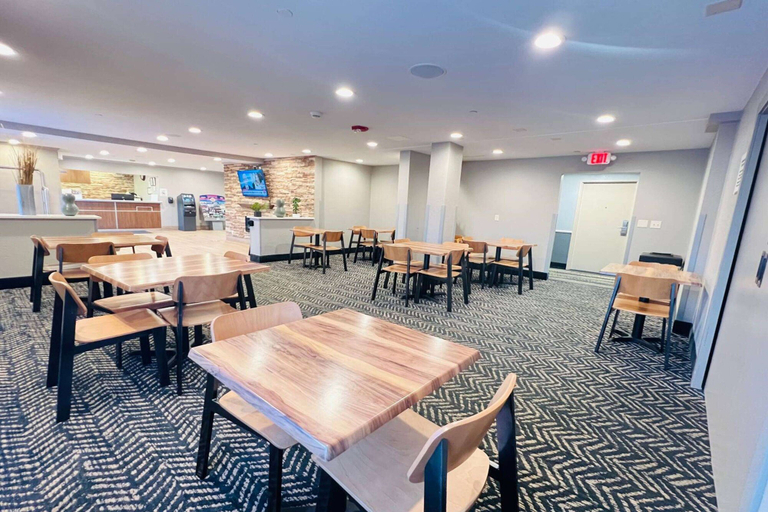 Food & Drinks 5, AmericInn by Wyndham Glendale/Milwaukee, Milwaukee