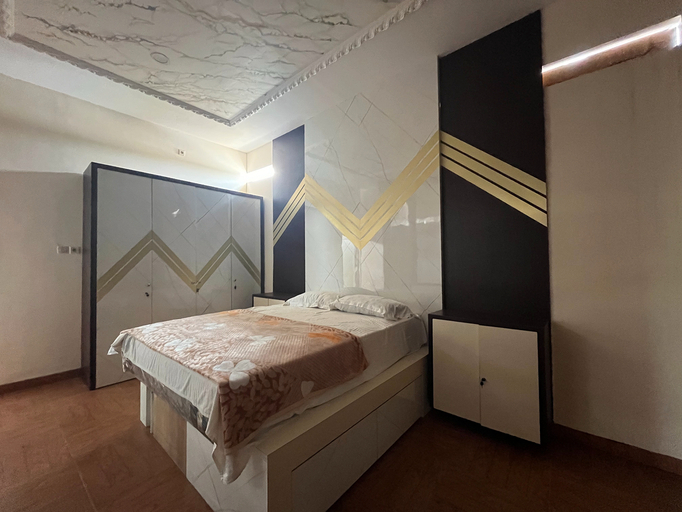 Bedroom 13
