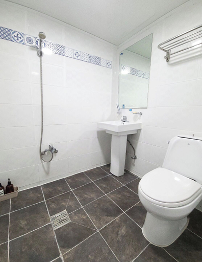 Others 4, Nampo Hill guesthouse, Jung