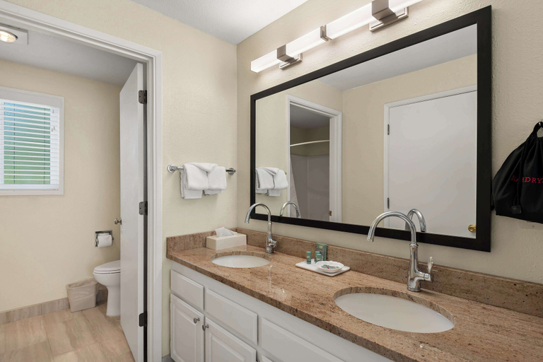 Bathroom 4, Best Western Inn At Face Rock, Coos