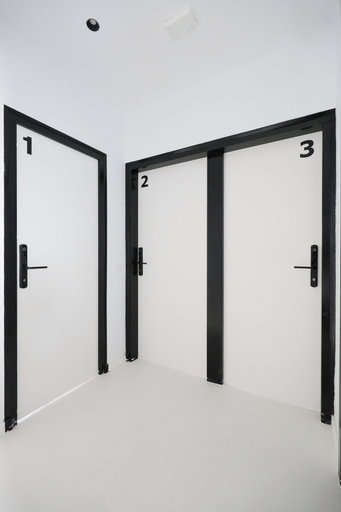Others 4, BLACK AND WHITE HOSTEL, Girona