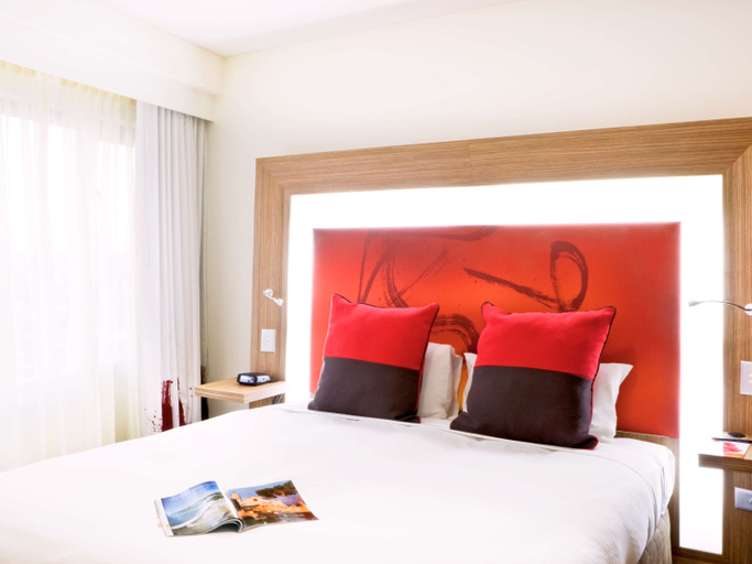 Bedroom 5, Novotel Sydney Olympic Park, Sydney