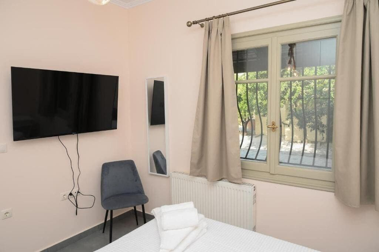 Bedroom 5, Elida Inn, Attica
