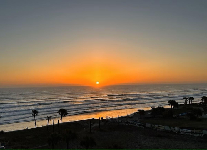 Others 3, Luxury Beachfront Studio - Private Balcony with Ocean View - Heated Pool - Hot Tub - Tiki Bar - Saun, Volusia
