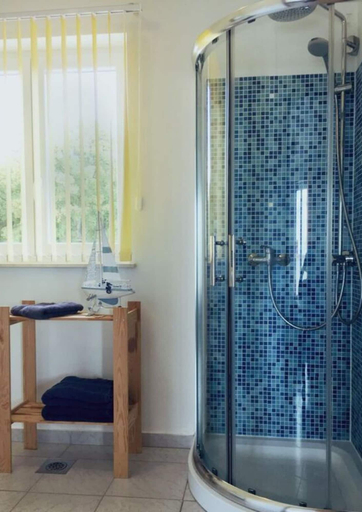Bathroom 3, Holiday Home Villa Alisa, Raša