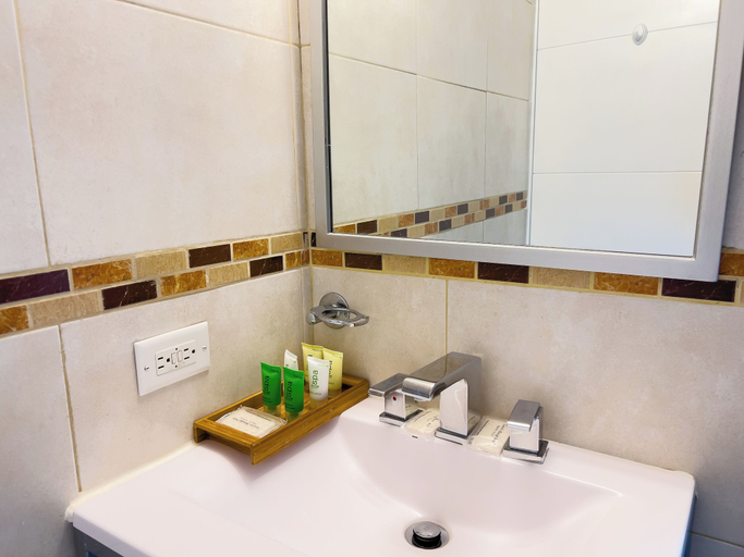 Bathroom 5, Marina Hotel at Shelter Bay, Colón