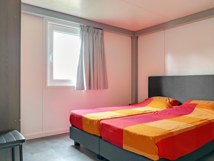 Room 2, Lakeside Luxury; Sauna & Hot Tub, Weststellingwerf