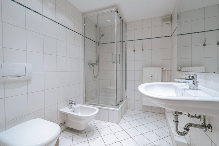 Bathroom 3, GoldHafen Premium Apartments am Elbkanal, Hamburg