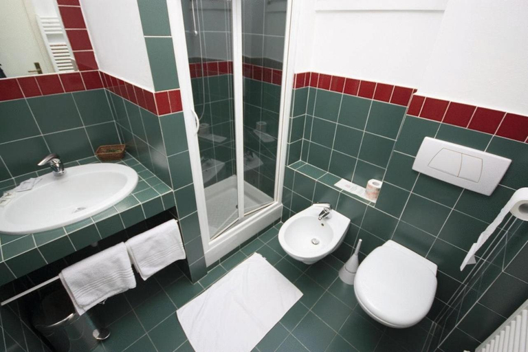 Bathroom 4, Hotel Trieste, Sondrio