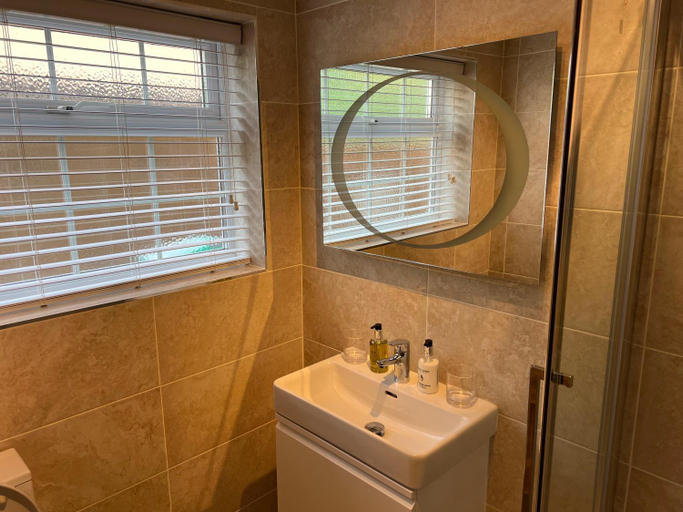 Bathroom, No 64 Bed and Breakfast, Hampshire