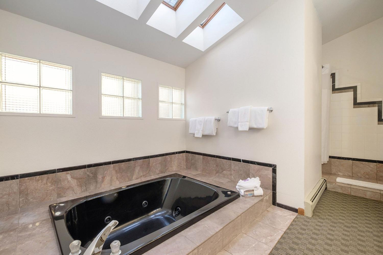 Bathroom 3, Boulder Brook on Fall River, Larimer