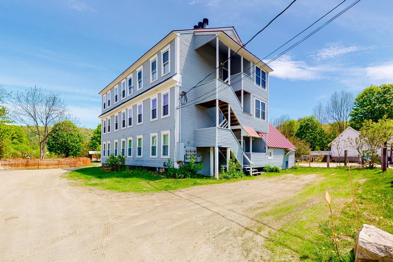 Exterior & Views
