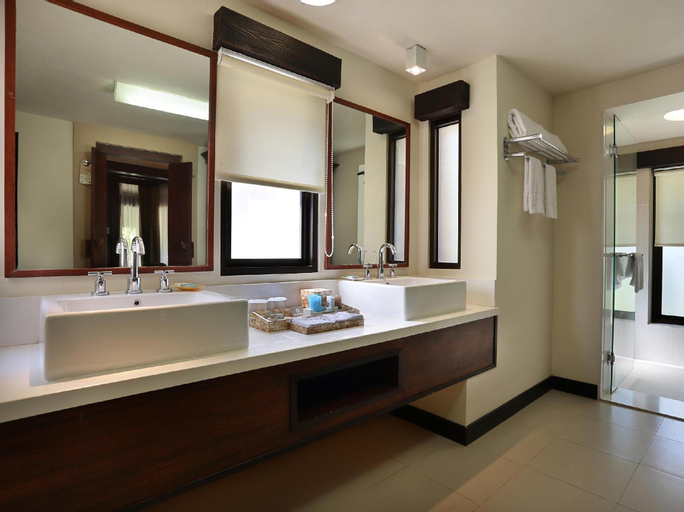 Bathroom 10