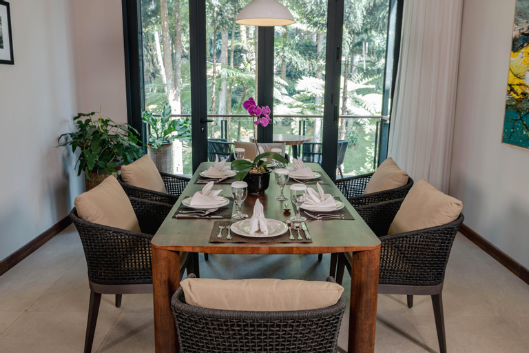 Dining Room 28
