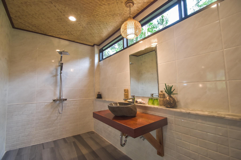 Bathroom 17