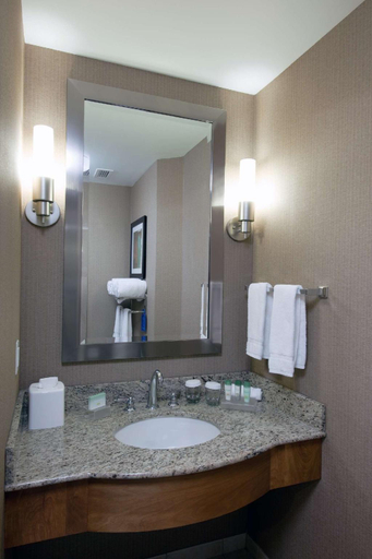 Bathroom 13